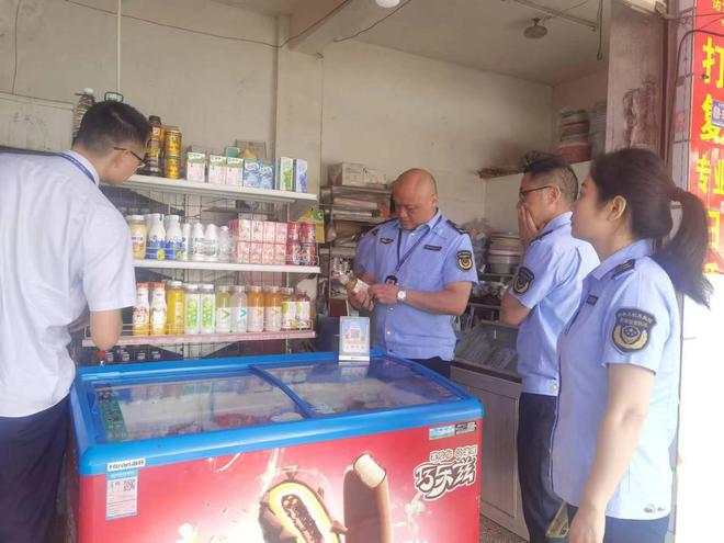 合江县白沙市场监管所开展食品安全专项检查(图1)