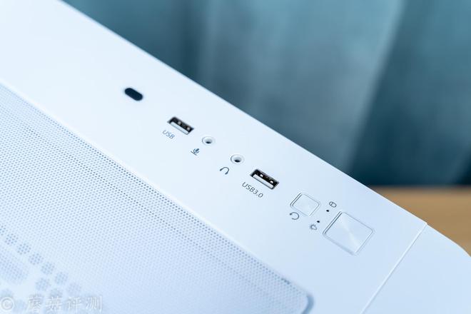 稍微弯曲一点点观感提升不止一点先马轨迹海景房机箱体验评测(图6)