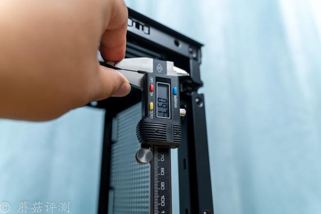 九游体育：小巧精致散热优秀玩法多样！先马（SAMA）趣造2air小机箱评测(图5)