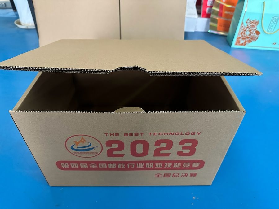 95后青年陈科霖与纸箱“较劲”8年干出大名堂！(图3)