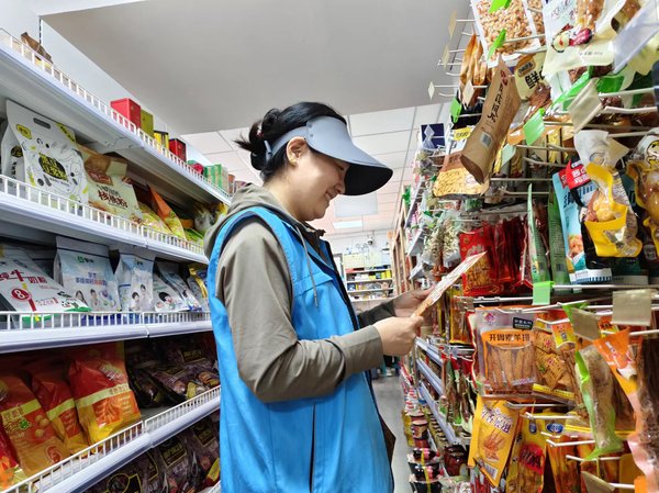 九游体育网站：汉沽街道开展食品安全巡查(图2)