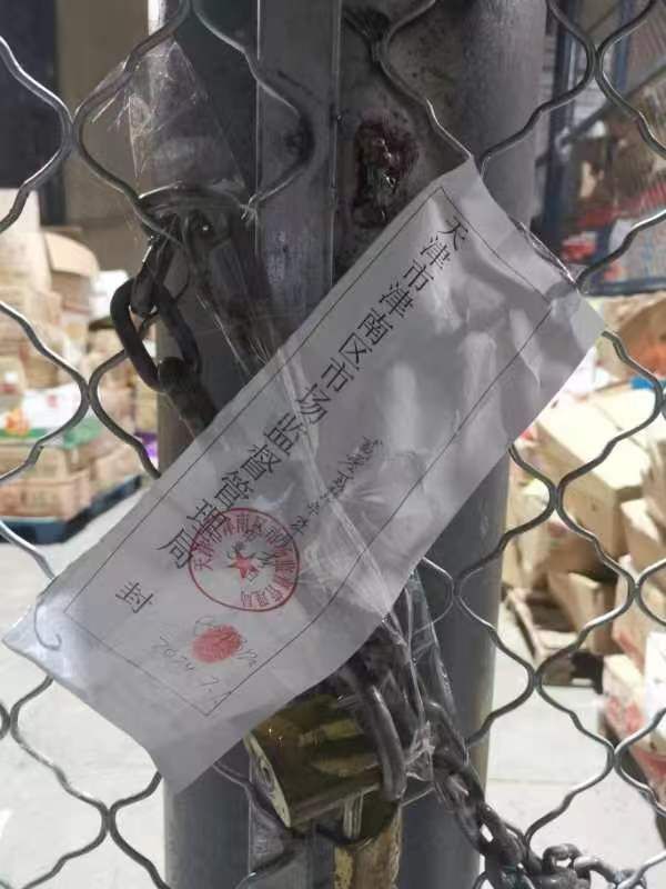 一冷库大量过期食品在售？！记者追踪发现……(图5)