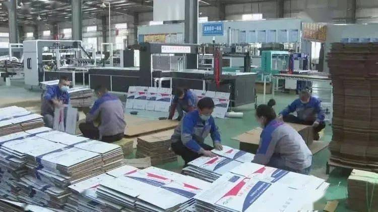 聚焦宁夏浩德纸业包装有限公司：机器不停人不歇铆足干劲促生产(图1)