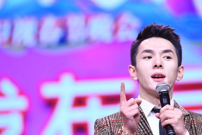 九游体育：小小的快递纸箱却让他一年卖出6个亿。眼光独到才能抢占商机(图8)