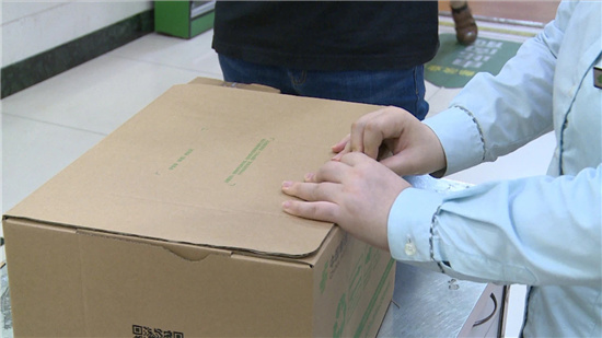 叮咚！你有一个没有胶带的快递箱请查收(图1)