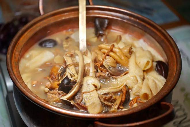 九游体育网站：救命！这些菌子真的鲜入灵魂(图3)