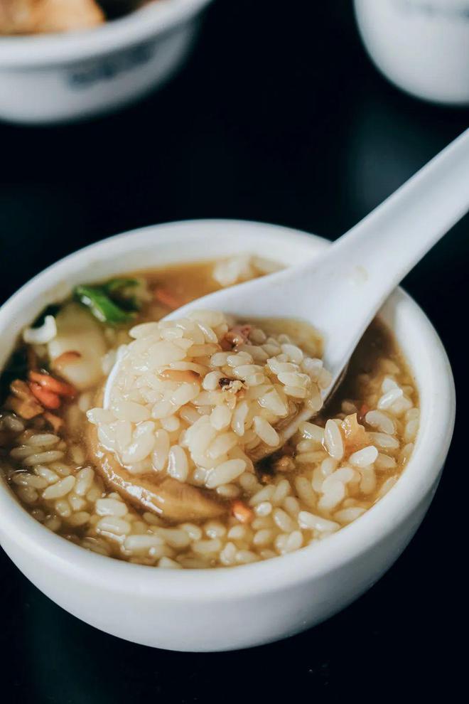 九游体育网站：救命！这些菌子真的鲜入灵魂(图4)