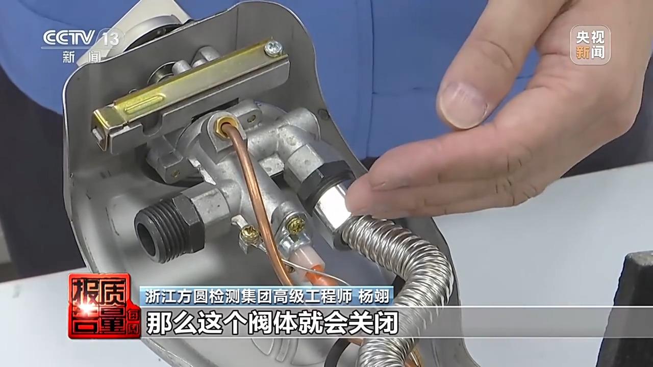 九游体育网站：科技助力+人力巡查让夜市“烟火气”充满“平安味”(图2)