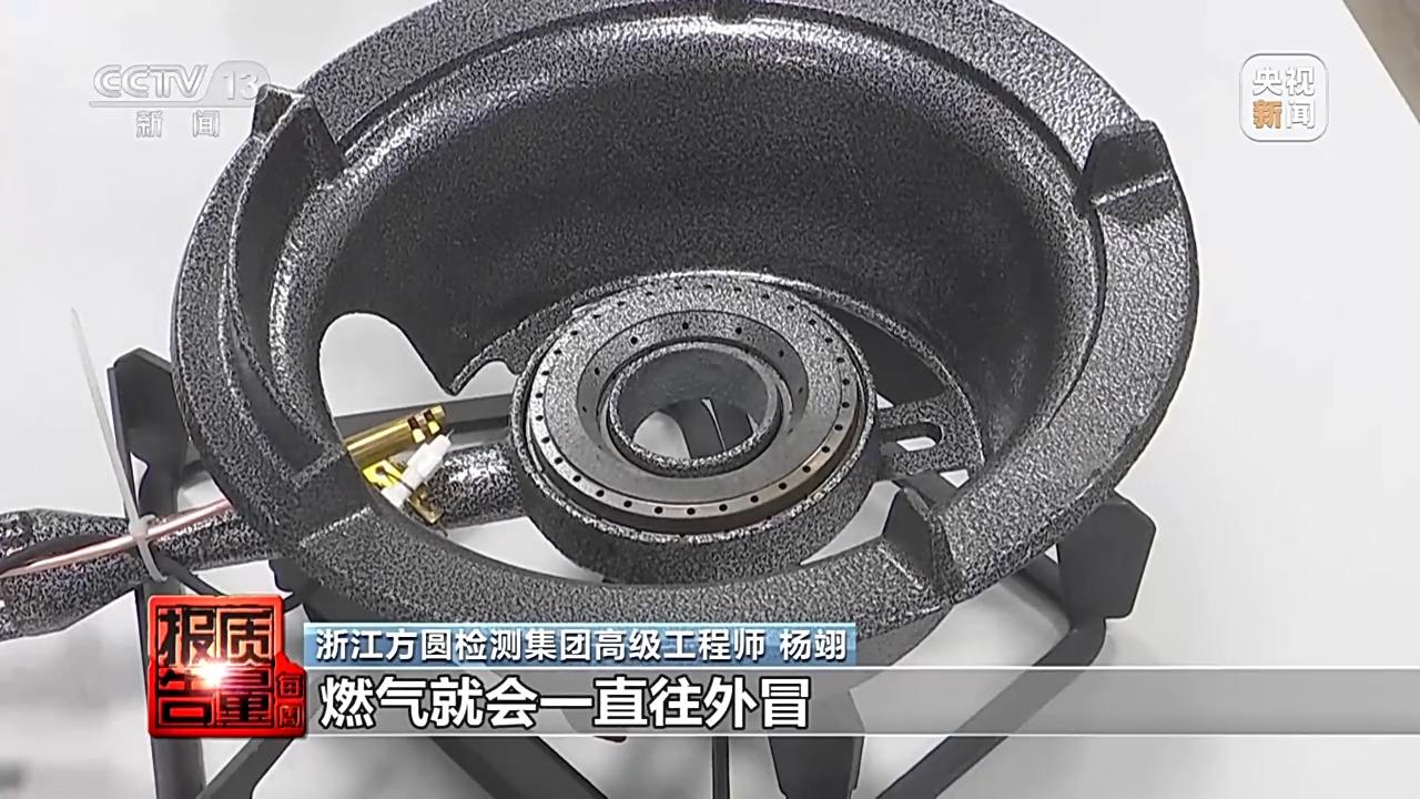 九游体育网站：科技助力+人力巡查让夜市“烟火气”充满“平安味”(图4)