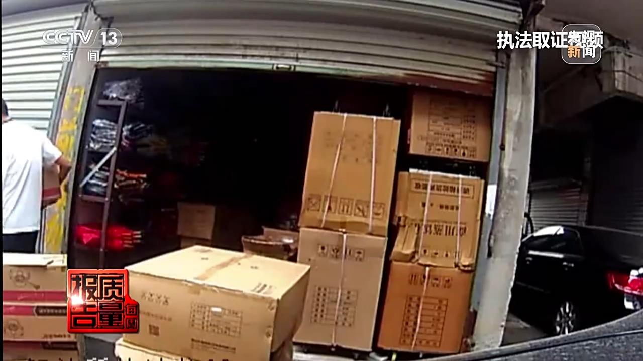 九游体育网站：科技助力+人力巡查让夜市“烟火气”充满“平安味”(图6)