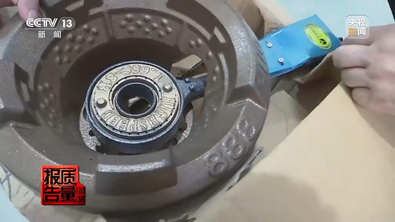 九游体育网站：科技助力+人力巡查让夜市“烟火气”充满“平安味”(图8)