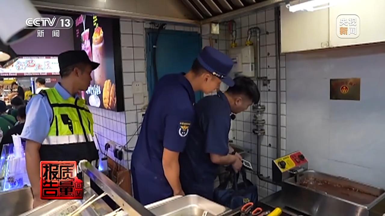 九游体育网站：科技助力+人力巡查让夜市“烟火气”充满“平安味”(图19)