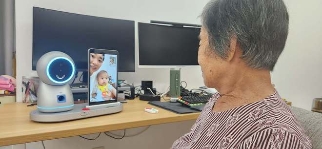 养老陪伴机器人到底好不好用？上手体验两周聊聊感受