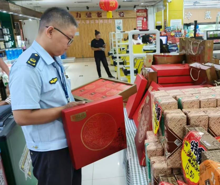 新疆裕民县市场监管局开展月饼等产品执法检查(图2)