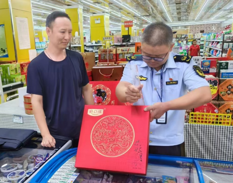 新疆裕民县市场监管局开展月饼等产品执法检查(图3)