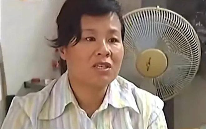 机场保洁大妈捡到破纸箱被当场逮捕判无期徒刑打开一看后傻眼(图5)