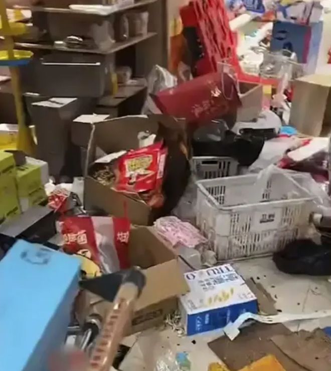 突然被传倒闭！顾客大量涌入商品被抢购一空现场一片狼藉？最新通报(图3)