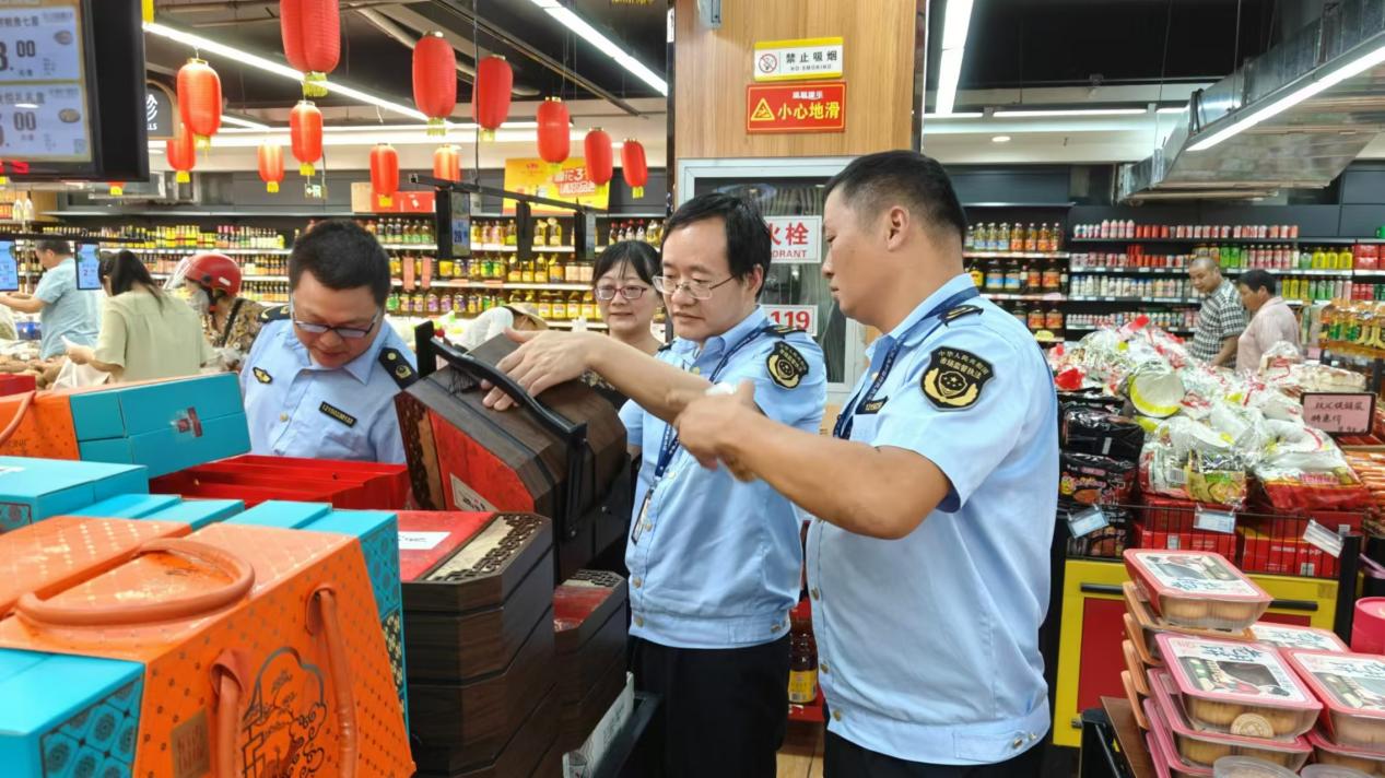 潜山市市场监督管理局：强化节前食品安全严管月饼过度包装(图3)