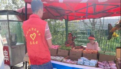 九游体育网站：中秋团圆时食安记心间——团州委开展食品安全宣传志愿服务活动(图3)