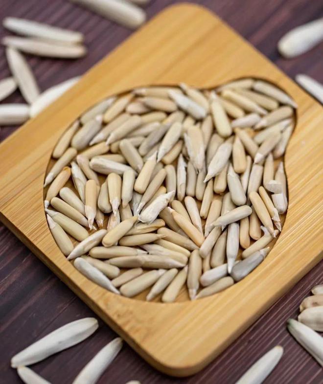 新疆塔城原味瓜子自然醇香不脏手好磕不上火！