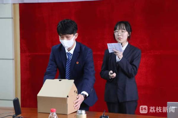 不同凡“箱”！扬大学子用“创意”为快递包装箱“减负”(图1)