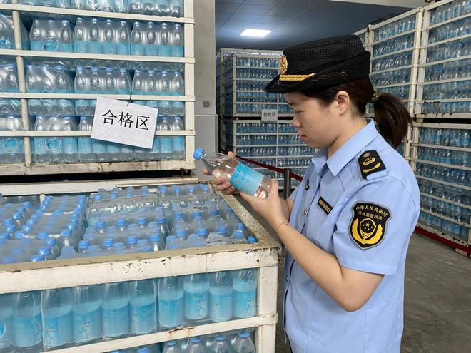 九游体育网站：崇明全力推进预包装食品追溯二维码赋码工作(图2)