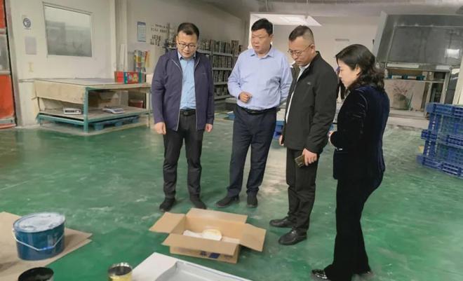 九游体育：东光县纸箱包装机械联合会组团参观郑州市印刷包装企业(图3)