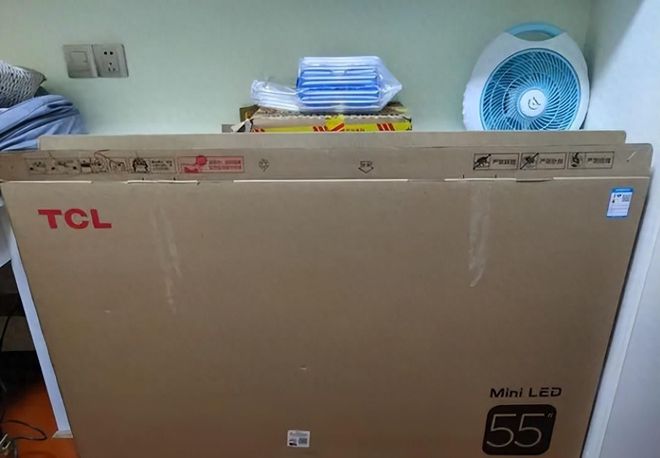 九游体育：别再贱卖电视纸箱了挂网上1个就能卖300元！网友：错过一个亿(图1)