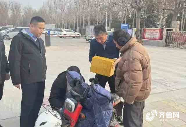 满满两纸箱！聊城一男子被骗100万元警方及时拦截(图5)