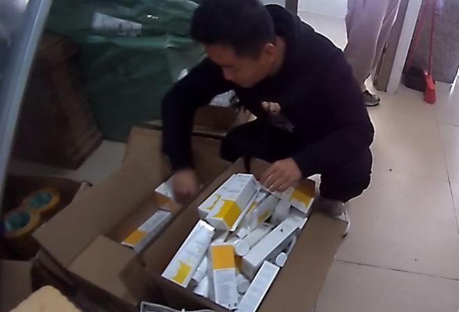 知名润肤霜仅售4至6折？上海警方破获制售假冒品牌护肤品侵权案(图2)