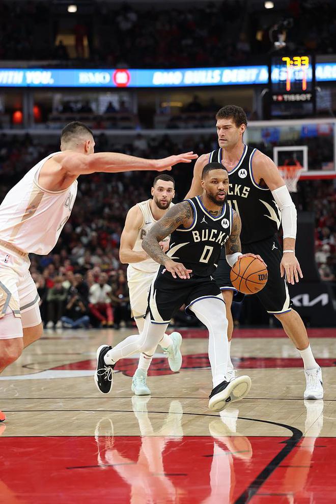 九游体育网站：雄鹿爆冷惜败公牛：利拉德复出29+11吉迪三双武切破16000分(图1)