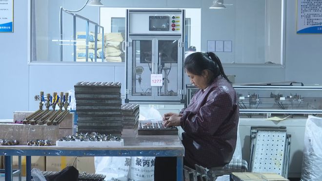 记者走基层｜日明消防：灭火器“喷”出国际范