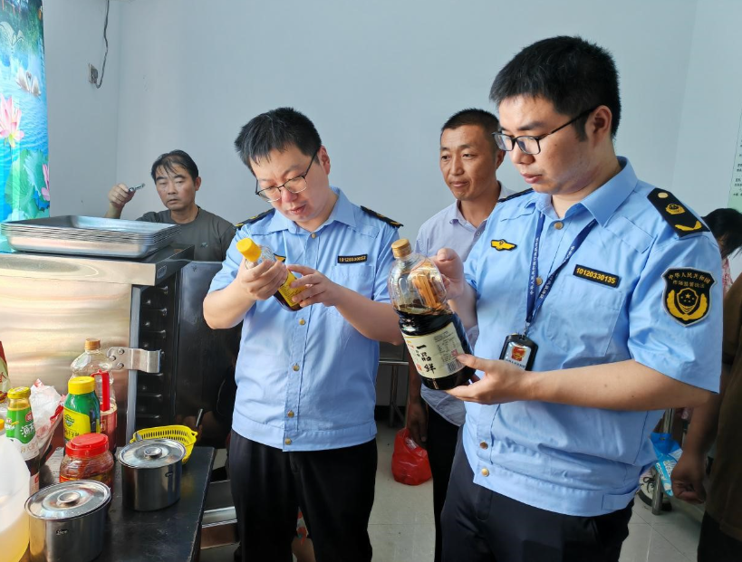 江苏省泰州市姜堰区市场监管局顾高分局开展农村假冒伪劣食品专项整治