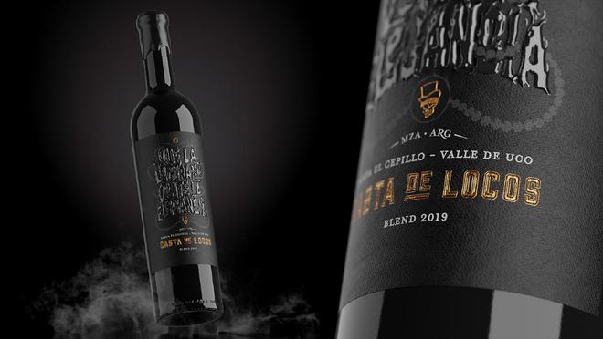 九游体育网站：黑色神秘感的葡萄酒包装设计分享高档葡萄酒设计(图2)