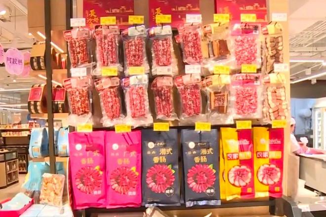 九游体育网站：知名品牌香肠霉变！消费者质疑包装缺陷超市：退一赔三(图4)