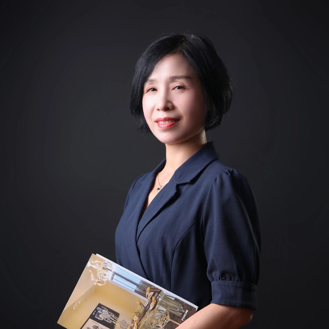 九游体育：体育女校长罗英：跑出5个半马冠军带领学生“玩嗨”！致敬教师