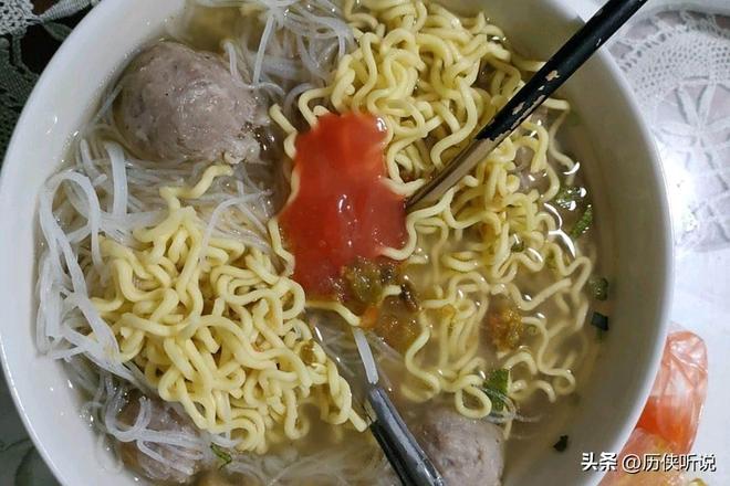 九游体育：3年销量暴跌40亿包半年亏11亿！全民食品方便面为何惨遭抛弃(图9)