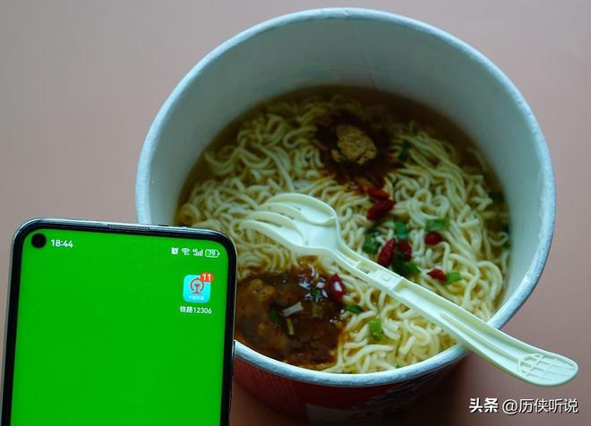 九游体育：3年销量暴跌40亿包半年亏11亿！全民食品方便面为何惨遭抛弃(图7)