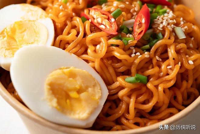 九游体育：3年销量暴跌40亿包半年亏11亿！全民食品方便面为何惨遭抛弃(图8)