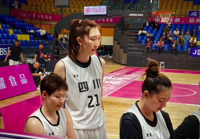 全锦赛：韩旭8中7四川女篮38分大胜武汉进决赛战江苏冲4连冠