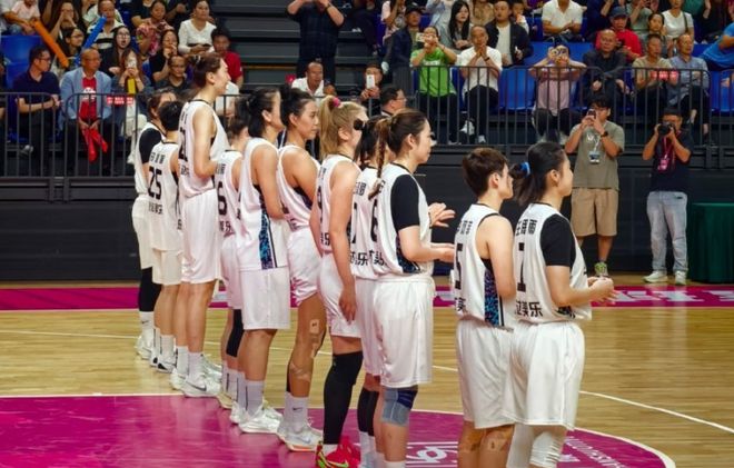 全锦赛：韩旭8中7四川女篮38分大胜武汉进决赛战江苏冲4连冠(图2)