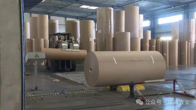 亚洲规模最大时尚物流中心突发大火：烧了60小时超1000万件衣服鞋子等被烧毁多家订单被迫取消(图2)