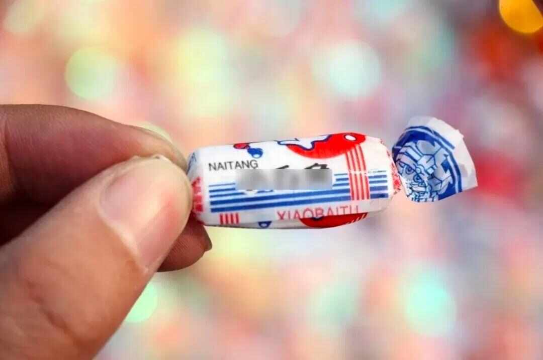 九游体育：一点点撕开标签是一点甜康帅傅、雷碧、9个核桃……买到山寨食品怎么办？(图3)