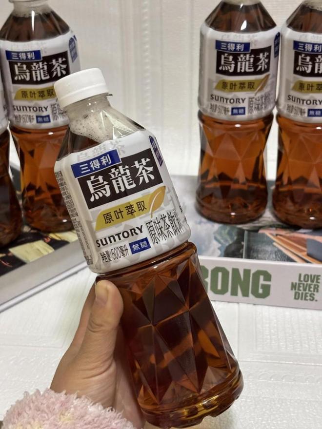 九游体育：日本基因和设计革新：三得利乌龙茶包装焕新关系的深层解读(图1)