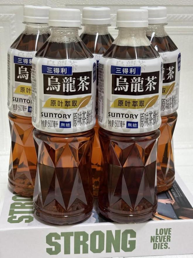 九游体育：日本基因和设计革新：三得利乌龙茶包装焕新关系的深层解读(图2)